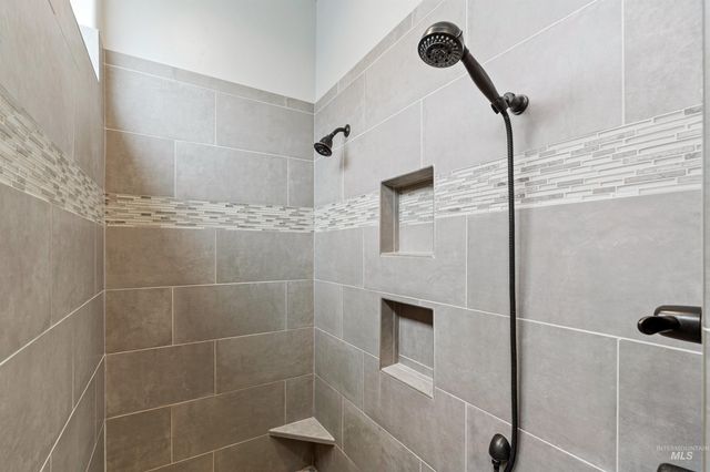 8272 W Sparks Lake Dr, Boise, ID 83714