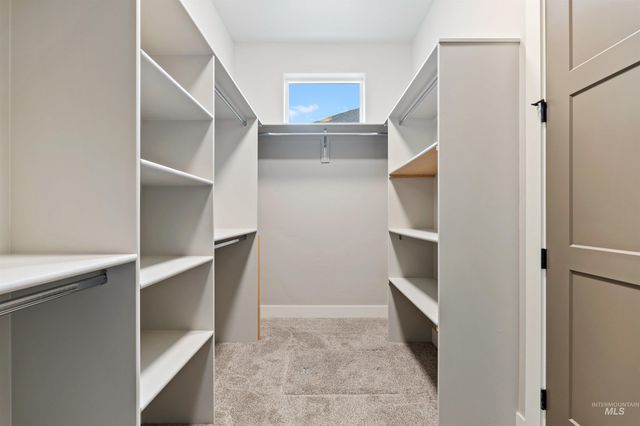 8272 W Sparks Lake Dr, Boise, ID 83714