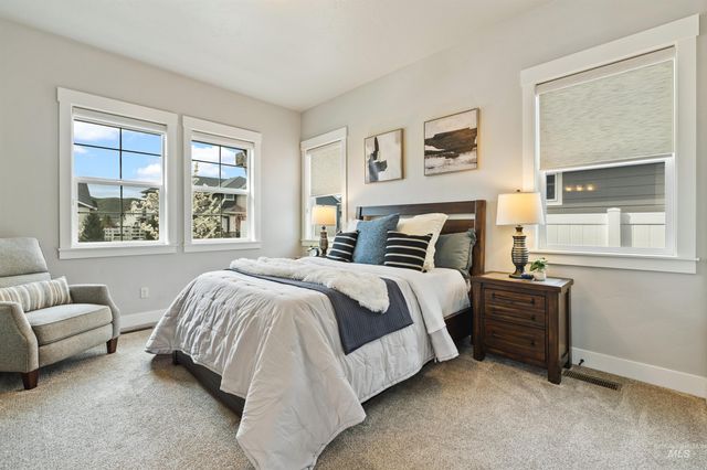 8272 W Sparks Lake Dr, Boise, ID 83714