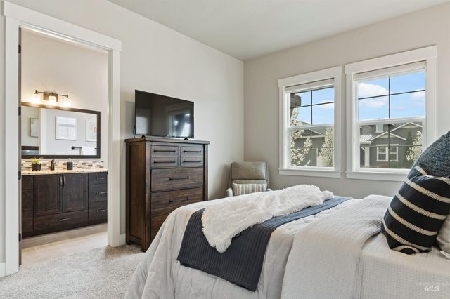 8272 W Sparks Lake Dr, Boise, ID 83714