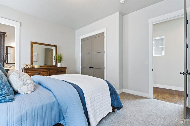 8272 W Sparks Lake Dr, Boise, ID 83714