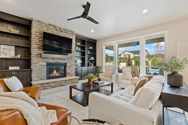 8272 W Sparks Lake Dr, Boise, ID 83714
