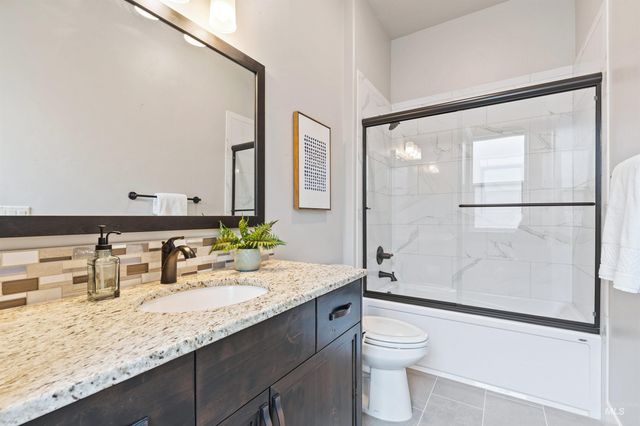 8272 W Sparks Lake Dr, Boise, ID 83714