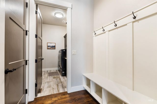 8272 W Sparks Lake Dr, Boise, ID 83714