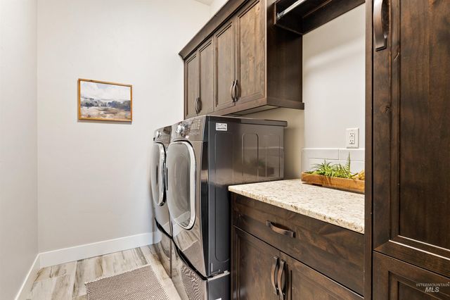 8272 W Sparks Lake Dr, Boise, ID 83714