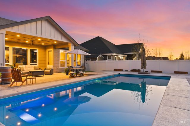 8272 W Sparks Lake Dr, Boise, ID 83714