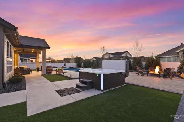 8272 W Sparks Lake Dr, Boise, ID 83714