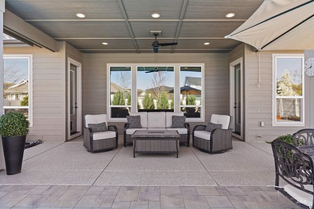 8272 W Sparks Lake Dr, Boise, ID 83714