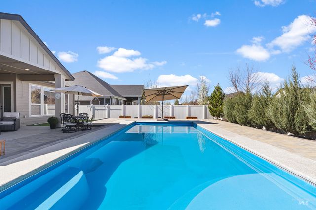 8272 W Sparks Lake Dr, Boise, ID 83714