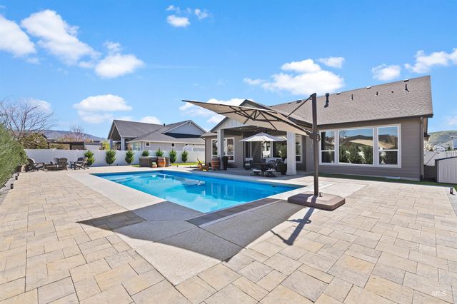 8272 W Sparks Lake Dr, Boise, ID 83714