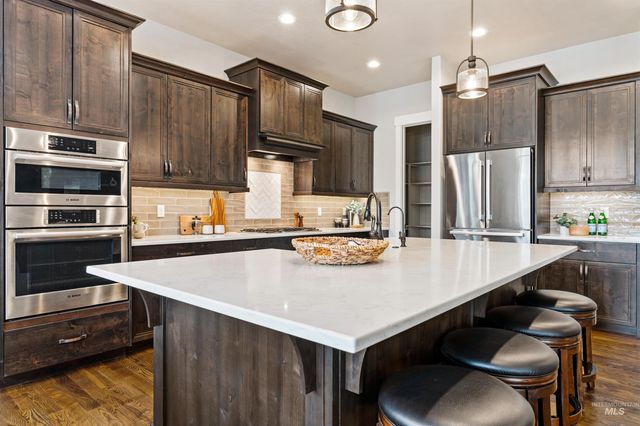 8272 W Sparks Lake Dr, Boise, ID 83714