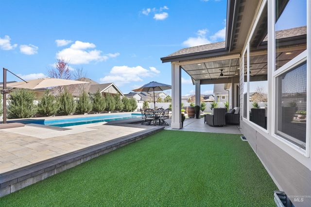 8272 W Sparks Lake Dr, Boise, ID 83714