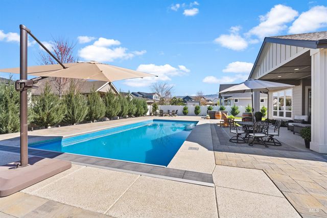 8272 W Sparks Lake Dr, Boise, ID 83714