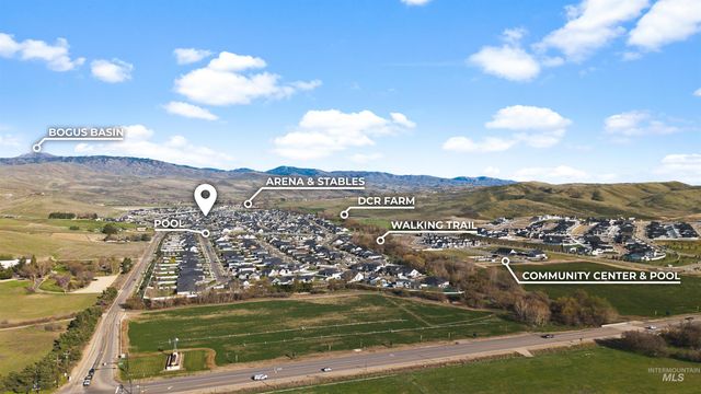 8272 W Sparks Lake Dr, Boise, ID 83714