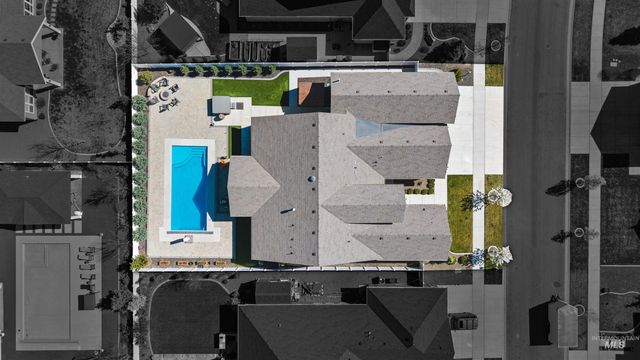 8272 W Sparks Lake Dr, Boise, ID 83714