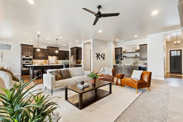 8272 W Sparks Lake Dr, Boise, ID 83714