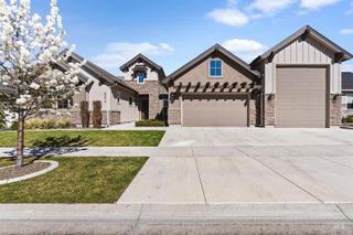 8272 W Sparks Lake Dr, Boise, ID 83714