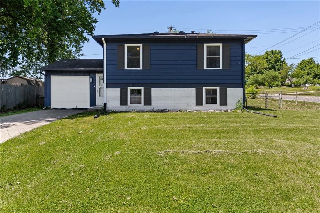 914 N Arrowhead Drive, Independence, MO 64056