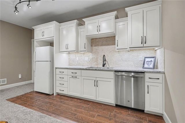 2250 Lake Pointe Drive 1900, Lawrence, KS 66049