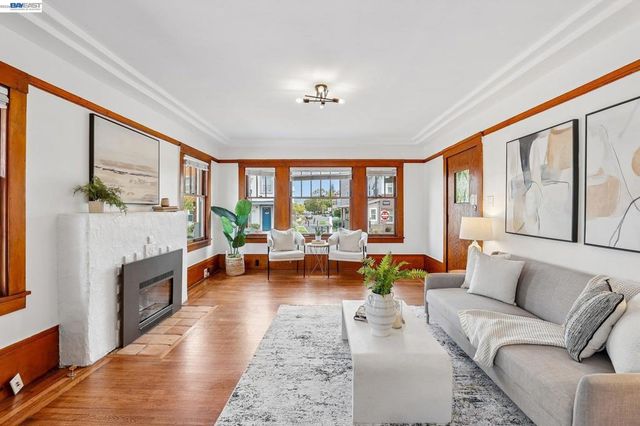 1542 Buena Vista Ave, Alameda, CA 94501