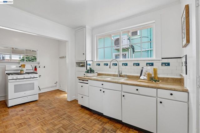 1542 Buena Vista Ave, Alameda, CA 94501