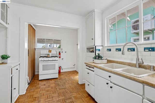 1542 Buena Vista Ave, Alameda, CA 94501