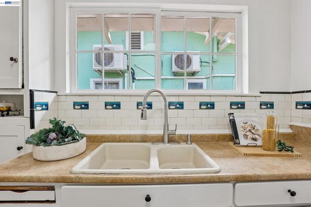 1542 Buena Vista Ave, Alameda, CA 94501