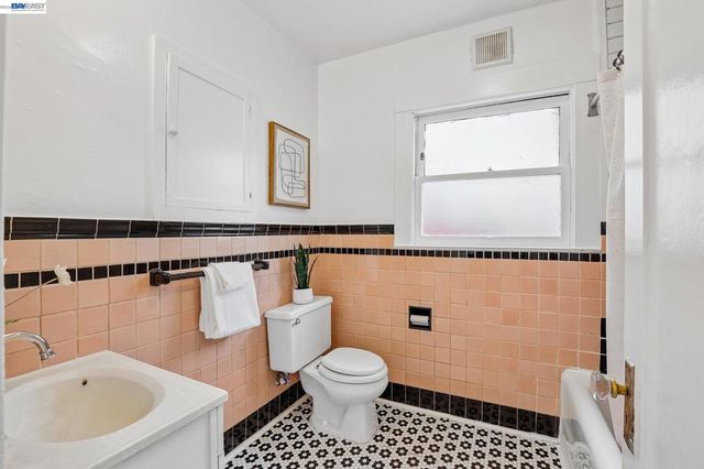 1542 Buena Vista Ave, Alameda, CA 94501