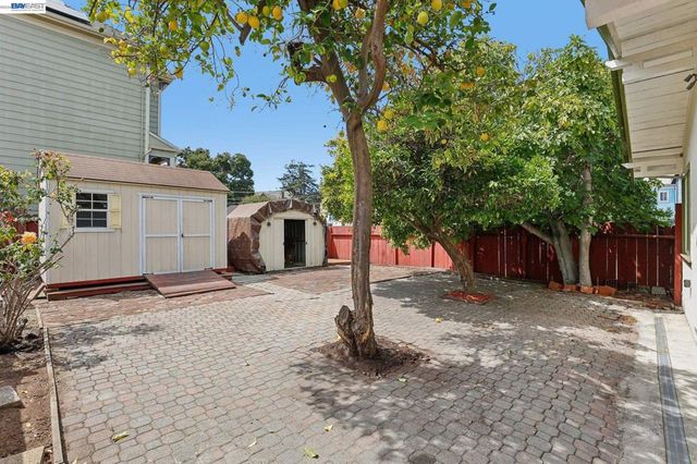 1542 Buena Vista Ave, Alameda, CA 94501