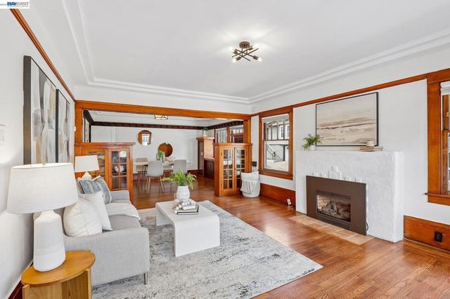 1542 Buena Vista Ave, Alameda, CA 94501