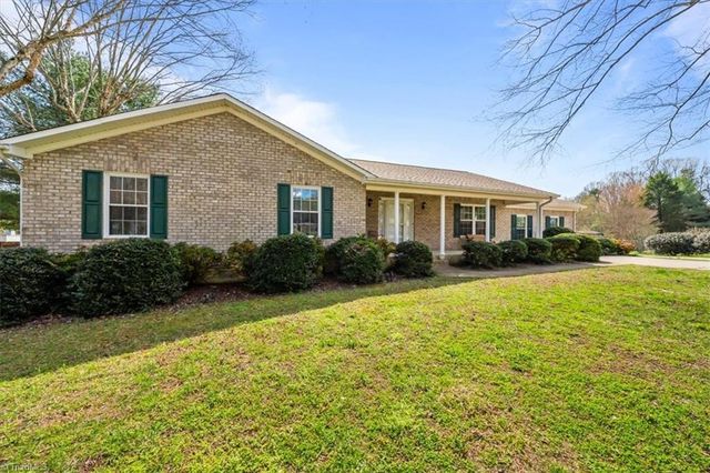 8997 Pepper Ridge Court, Oak Ridge, NC 27310