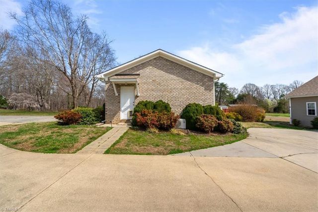 8997 Pepper Ridge Court, Oak Ridge, NC 27310