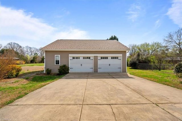 8997 Pepper Ridge Court, Oak Ridge, NC 27310