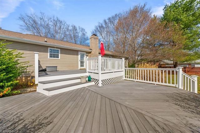 8997 Pepper Ridge Court, Oak Ridge, NC 27310