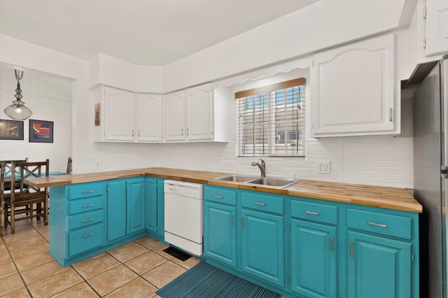 314 Manzano Street NE, Albuquerque, NM 87108
