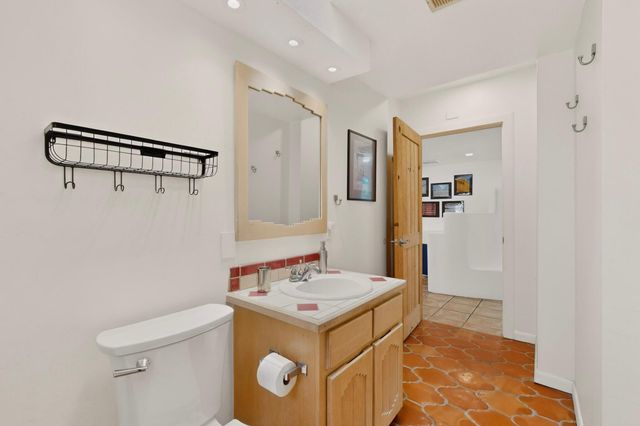 314 Manzano Street NE, Albuquerque, NM 87108