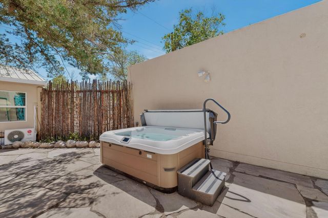 314 Manzano Street NE, Albuquerque, NM 87108
