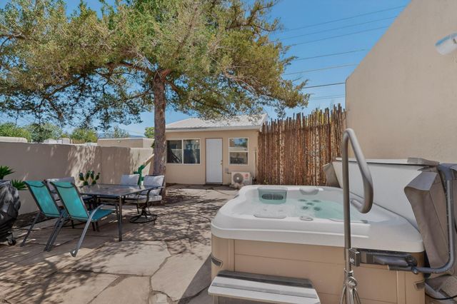 314 Manzano Street NE, Albuquerque, NM 87108