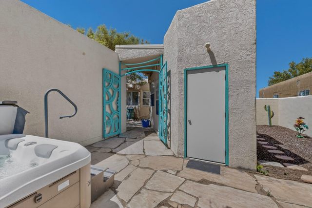 314 Manzano Street NE, Albuquerque, NM 87108