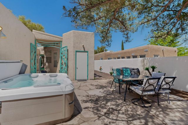 314 Manzano Street NE, Albuquerque, NM 87108