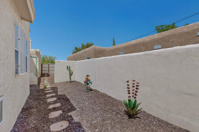 314 Manzano Street NE, Albuquerque, NM 87108