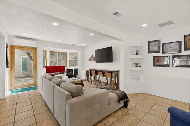 314 Manzano Street NE, Albuquerque, NM 87108