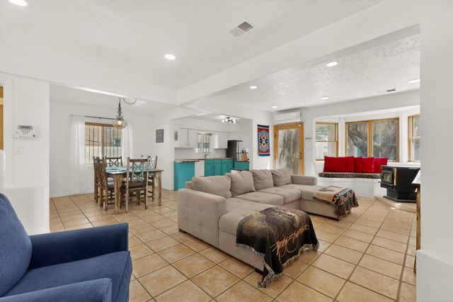 314 Manzano Street NE, Albuquerque, NM 87108
