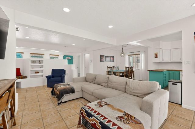 314 Manzano Street NE, Albuquerque, NM 87108