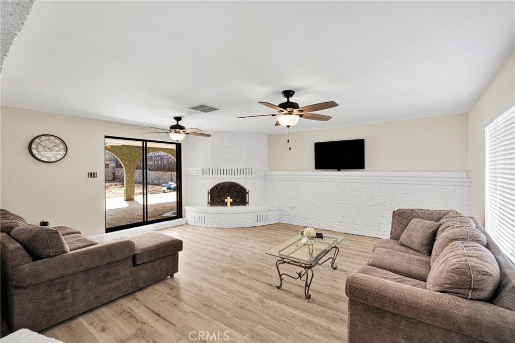 Image 11 of property listing at 912 Kelly, Barstow, CA 92311
