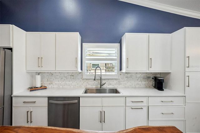 4750 SAWGRASS LAKE CIR, Leesburg, FL 34748
