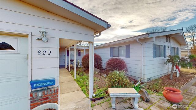 822 SE 12th Street, College Place, WA 99324