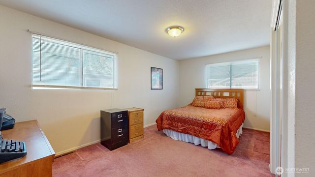 822 SE 12th Street, College Place, WA 99324