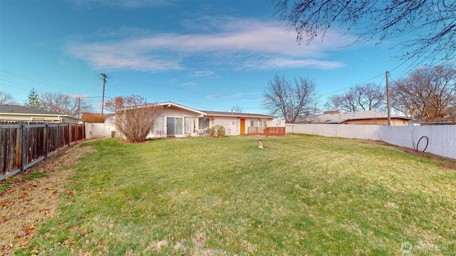 822 SE 12th Street, College Place, WA 99324