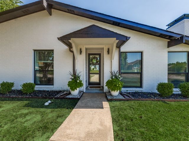 6716 Roundrock Road, Dallas, TX 75248